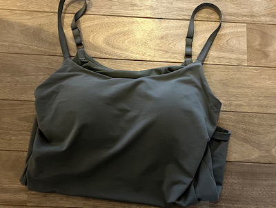 ユニクロブラトップ　チチガNGワキガ　臭い